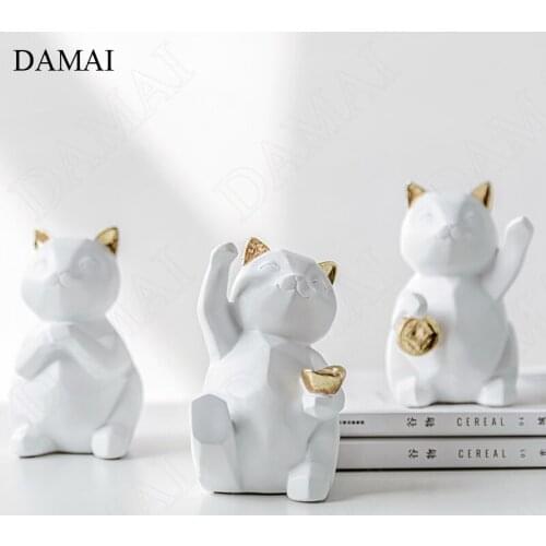 Resin Cartoons Lucky Cat Figurine Japanese Simple Lovely Animal Decorative Ornaments Office Bookcase Sculpture Home Decoration