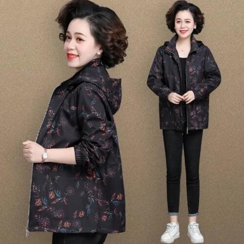Spring Fall Mothers Jacket 2021 Middle-aged Women Casual Hooded Coat Fashion Print Long Female Windbreaker 5XL Basic Tops W2319