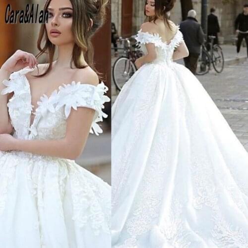 Elegant Arabic Dubai Wedding Dresses Short Sleeves Vintage Lace Applique Vestios De Novia 2021 Plus Size Bridal Gowns