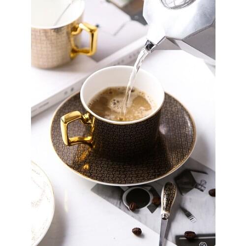 EECAMAIL Classic Grid Couple Coffee Cup British Ceramic Afternoon Tea Red Teacup European Elegant Bone China Cup With Spoon