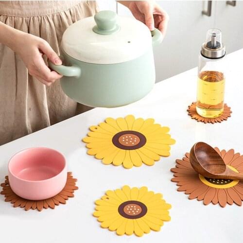 5pcs Creative Sunflower Table Mat Cute Soft Glue Dining Cup Coaster Waterproof Non-slip Heat-resistant PVC Placemat Decoration