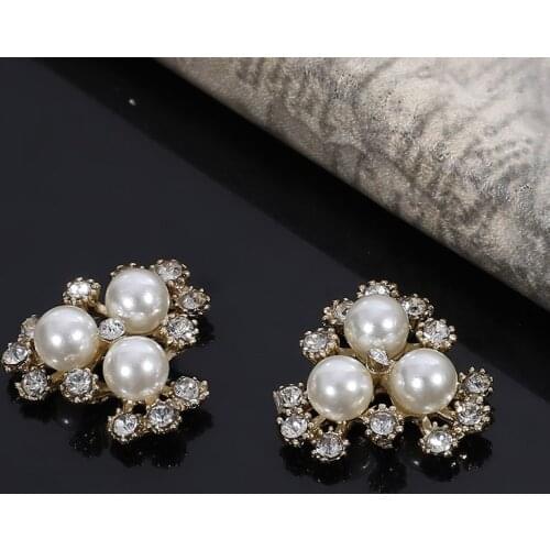 2018New 100Pcs Three-Pearl Flower Core Rhinestone Button for Wedding Decoration or DIY Hair Accessories BD63