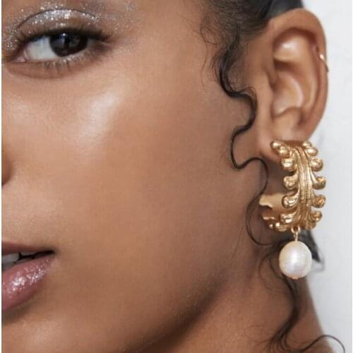 New Fashion Marine Faux Pearl Earrings, European and American Big Creative Wild Embossed C-shaped Earrings