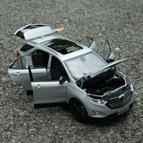 Diecast 1/18 Scale Chevrolet Equinox Redline Alloy Model Cars Adult Collection Vehicle Kids Toys Boys Static Display Color Boxed