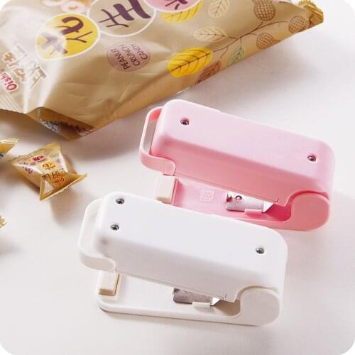 Portable Mini Heat Sealer Plastic Package Storage Bag Mini Sealing Machine Handy Sticker and Seals for Food Snack Kitchen Tool