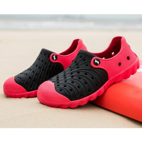 2021 Summer Mens And Womens Outdoor Slippers Conver Garden Kitchen Bathroom Beach Wear High Comfy Sandals sandals mens