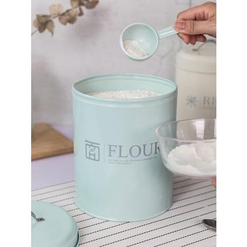 Round Type Baking Flour Storage Container Kitchen Rice Grain Powder Metal Box Food Bin Home Decor Food Organizer with Spoon