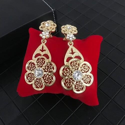 Retro palace luxury womens earrings French best-selling hollow flower pendant dress crystal zircon earrings jewelry accessories