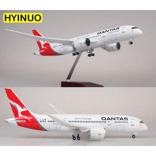 1/130 Scale 47cm Airplane B787 Dreamliner Aircraft QANTAS Airways Airlines Model W Light and Wheels Diecast Plastic Plane toy