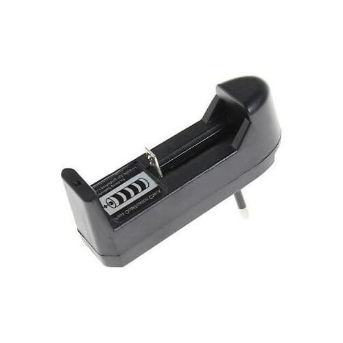 Universal Battery Charger 220v 3.7v lithium battery rechargeable new 99 S0359 sent from Italy