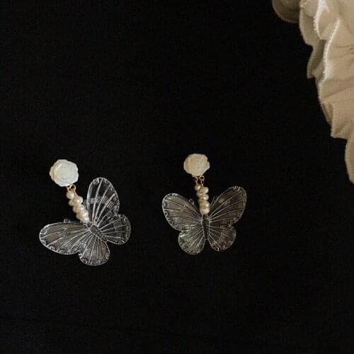 Fashion Vintage Transparent Butterfly Imitation Pearl Earrings for Women 2021 New Acrylic Exaggerated Earrings Female Earrings