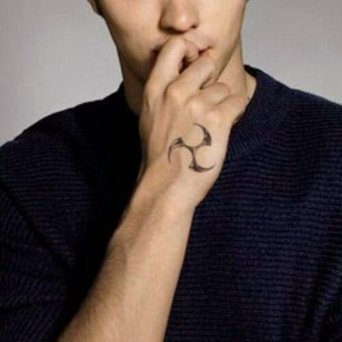 Waterproof Temporary Tattoo Sticker Black Weapon Meniscus Design Fake Tattoos Flash Tatoo Hand Chest Neck Body Art for Women Men