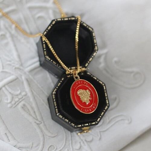 Amaiyllis 18K Gold Enamel Red Queen Portrait Letter Oval Necklace Byzantine Gothic Retro Sweater Chain Necklace For Girl Jewelry