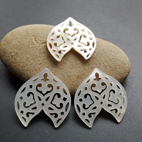 50pcs/lot 23mm Natural Hollow Flower Cut Mother of Pearl for DIY Jewelry Hollow Fish Tail Mother Pearl shell Beads