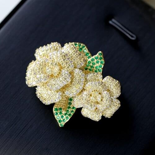 Elegant Yellow Crystal Rhinestones Flower Brooches Pins White Zircon Brooch for Women Wedding Jewelry Vintage Corsage Scarf Pin