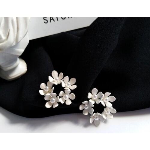 S925 needle Fashion Flower Earrings Popular Design Sweet Korean Small Simulated Pearl White Petal Stud Earrings For Women Gifts