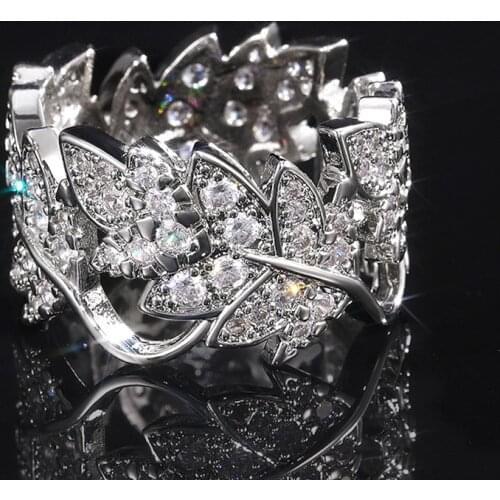 Huitan Luxury Silver Color Leaves Shape Band Women Rings Inlaid Crystal Zirconia Stylish Female Party Ring Fashion Jewelry Gifts