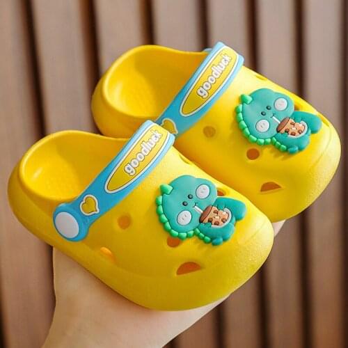 2021 New Summer Childrens Slippers Boys and Girls Infants Baby Beach Sandals Home Closed Toe Childrens Hole Shoes Kids Slipper