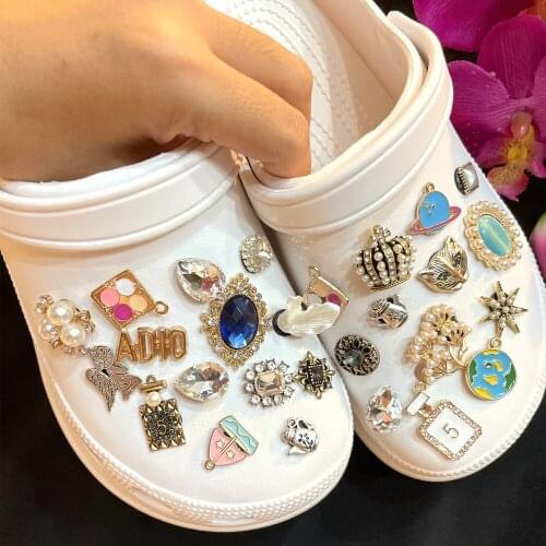 New Hot Luxury Crystal Retro Croc Charms Designer DIY Shiny Fashion Elegant Lady Decaration for Croc JIBZ Clogs Women Girls Gift