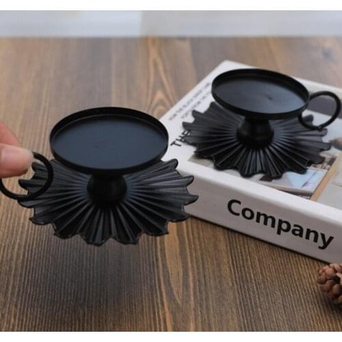 2Pcs Nordic Retro Metal Candlestick European Style Wrought Iron Taper Candle Holder Stand with Handle for Desktop Decor