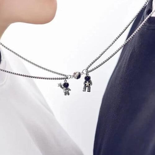 Vintage Astronauts Magnetic Pendants Couple Necklaces For Women Men Trendy Retro Astronaut Chasing Star Necklace Fashion Jewelry