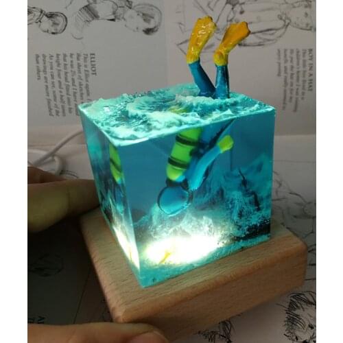 Cultural and Creative Handicrafts Resin Ocean Cube Healing System Diver Desktop Car Decoration USB Night Light