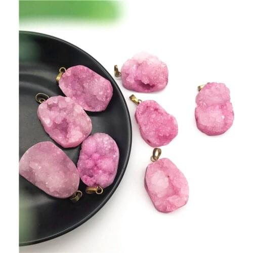 Drop Shipping 1PC Pink Titanium Aura Electroplating Cluster Geode Quartz Crystal Stones Pendant Natural Stones and Crystals