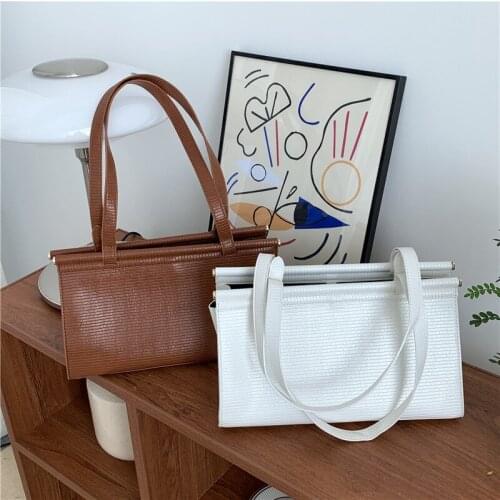 Retro handbag 2021 new large capacity commuter tote bag lizard pattern wild niche shoulder bag