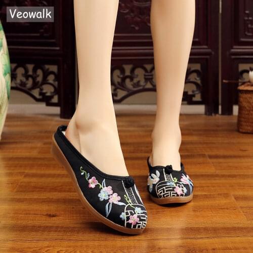 Veowalk Chinese Artistic Embroidered Women Canvas Close Toe Flat Slippers Vintage Ladies Slip On Summer Mules Platform Shoes