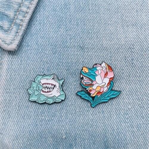 Creative Plant Flowers Piranha Enamel Brooch Animal Wolf Shark Alloy Pins Punk Badge Accessories Woman Jewelry Gift For Friends