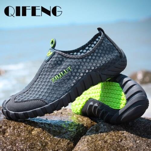 Summer Casual Shoes Men Breatheable Mesh Sports Shoes Couple Water Shoes Sandals Women Slip on Sneakers Classical Mens Shoes