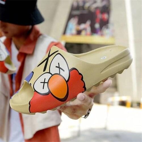 Summer New Slippers Male Trend Outdoor Wear-Resistant Couple Flip Flops Comfortable Fashion Trend Beach Shoes Indoor Slippers
