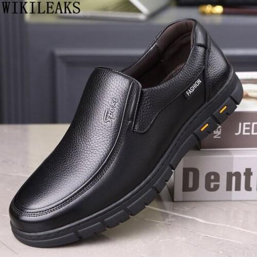 Black Slip on Shoes for Men 2021 Luxury Designer Men Loafers Shoes Round Toe Brown Leather Casual Shoes Men Chaussures De Homme