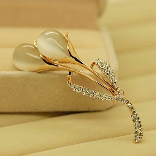 New Luxury Elegant Gold Color Flower Brooches Women Moonstone Rhinestone Alloy Plant Brooch Lady Party Pins Birthday Gifts