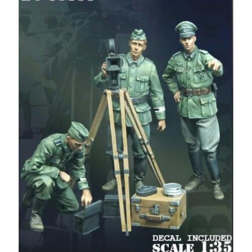 Three resin soldiers and shooting equipment 1:35