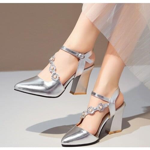 Pointed-toe chunky heel sandals ladies wild 2020 spring and summer new word with Baotou fashion sexy fairy wind high heels