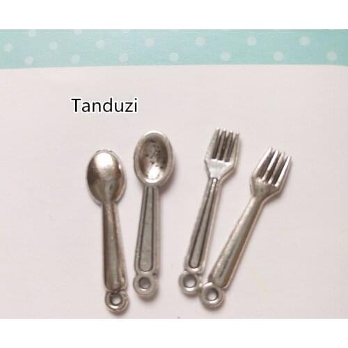 Tanduzi 500pcs Wholesale Silver Simulation Spoon&Fork Tableware Pandent DIY 1:12 Dollhouse Miniature Deco Parts Alloy Crafts
