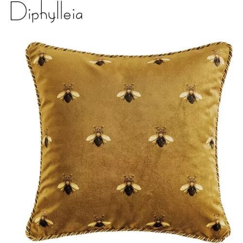 Diphylleia Luxury Living Room Cushion Cover Decorative Pillow Case Art Gold Yellow Bee Print Soft Velvet Pillow Case Chic Style