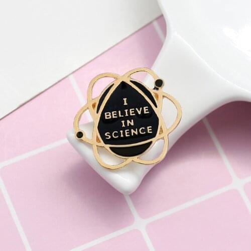 Space brooch around planet earth "I believe in science" personality space universe planet pin pin badge denim bag accessory