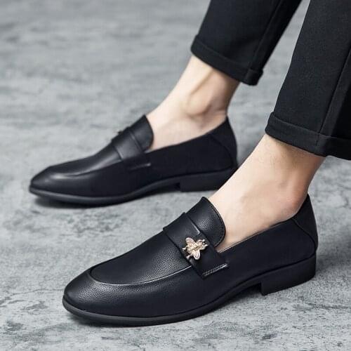 New Luxury Fashionn Pointed Embroidery Driving Shoes Men Slip-on Casual Loafers Business Formal Dress Footwear Zapatos Hombre