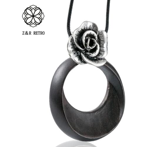 Vintage Rose Flower Sandalwood Women Pendant Necklaces Sweater Accessories Wooden Fashion Jewelry Trendy Neck Necklace Wholesale