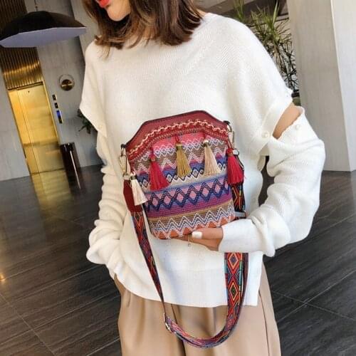Fashion Bohemian Ethnic Style Womens Straw Woven Shoulder Messenger Bag Retro Casual Tassel Bucket Bag