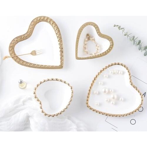 Small Heart Shape Relief Porcelain Plate Bowl Handpainted Saucer Ceramic Jewelry Dish Decorative Table Decoration Weding Gift WY