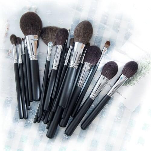 Professional Handmade Makeup Brushes Soft Blue Squirrel Hair Saikoho Goat Hair Face Powder Blush Eye Shadow Brush Make Up Brush