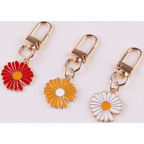 2pcs alloy drop oil notch daisy flower new fashion jewelry key chain bag pendant door buckle