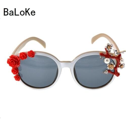 Super Charm Baroque Sunglasses Women Red Flowers Vintage Brand Design Asymmetric Sunglasses Outdoors Casual Accessories