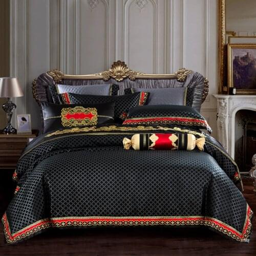 A 4/6/8/10 Piece Set of Bedding Made of Luxurious Silk, For High-end Family Double Beds, With Bed Sheets,Duvet CoversPillowcases