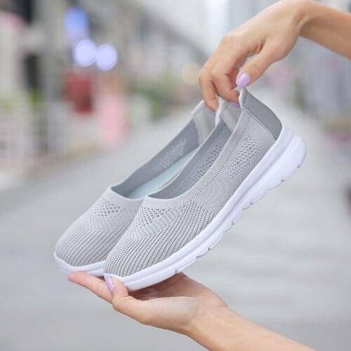 Large Size 35-42 Old Beijing Cloth Shoes Womens Shoes Lightweight Soft Sole Pedal Mother Shoes Single Shoes New