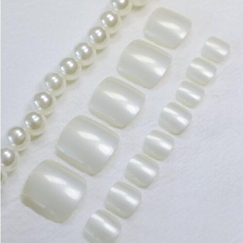 False Toe Nails Foot Candy Color Shimmer Pearl White DIY Fashion Acrylic Toes Art Tips Fake Toenails Manicure Salon Decor 24pcs