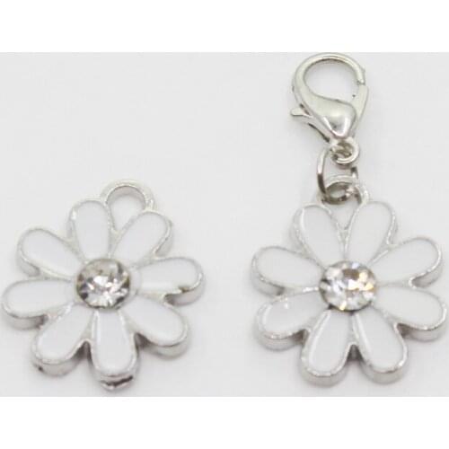 New Arrival 20pcs/lot White Daisy Flower Dangle Charms Lobster Clasp DIY Bracelet Necklace Pendants Jewelry Hanging Charms